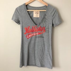 Hollister v-neck graphic tee